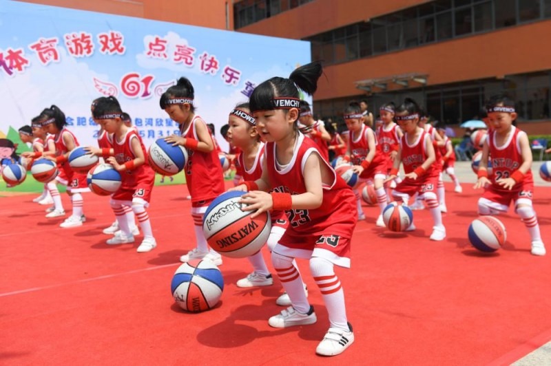 一位重病球迷被邀请看阿贾克斯的比赛，但因病情恶化未能实现