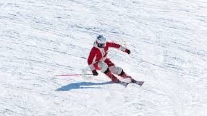 第9分钟 ｜ 伊尔迪兹在禁区内狭小空间摆脱防守起脚射门，穆里奇做出扑救 ⚪️⚫️ #萨索罗尤文 [0-0] 来源：尤文官方推特